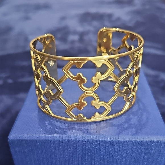 Gold Openwork Cuff Bracelet with Quatrefoil Design - Picture 1 of 11